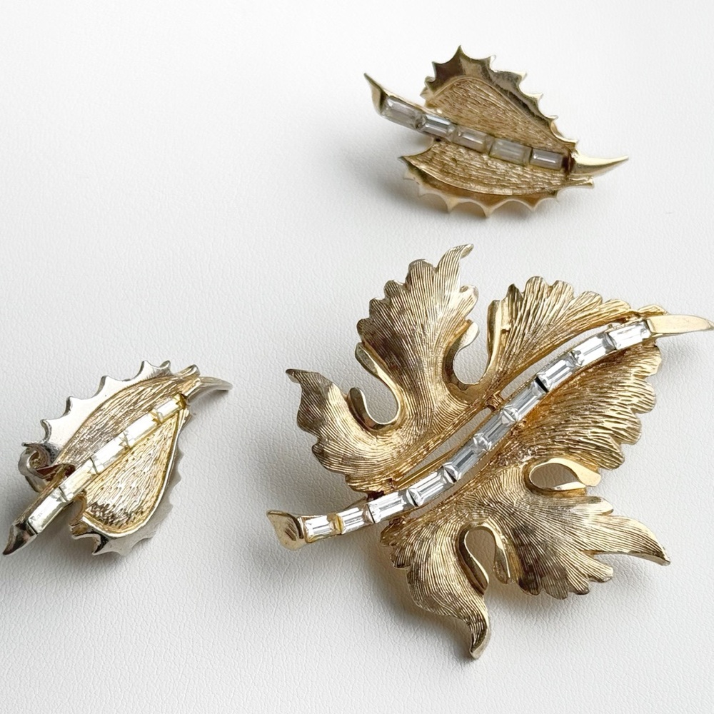 80s Leaf Baguette Set - Pell Brooch + Clip Earrings
